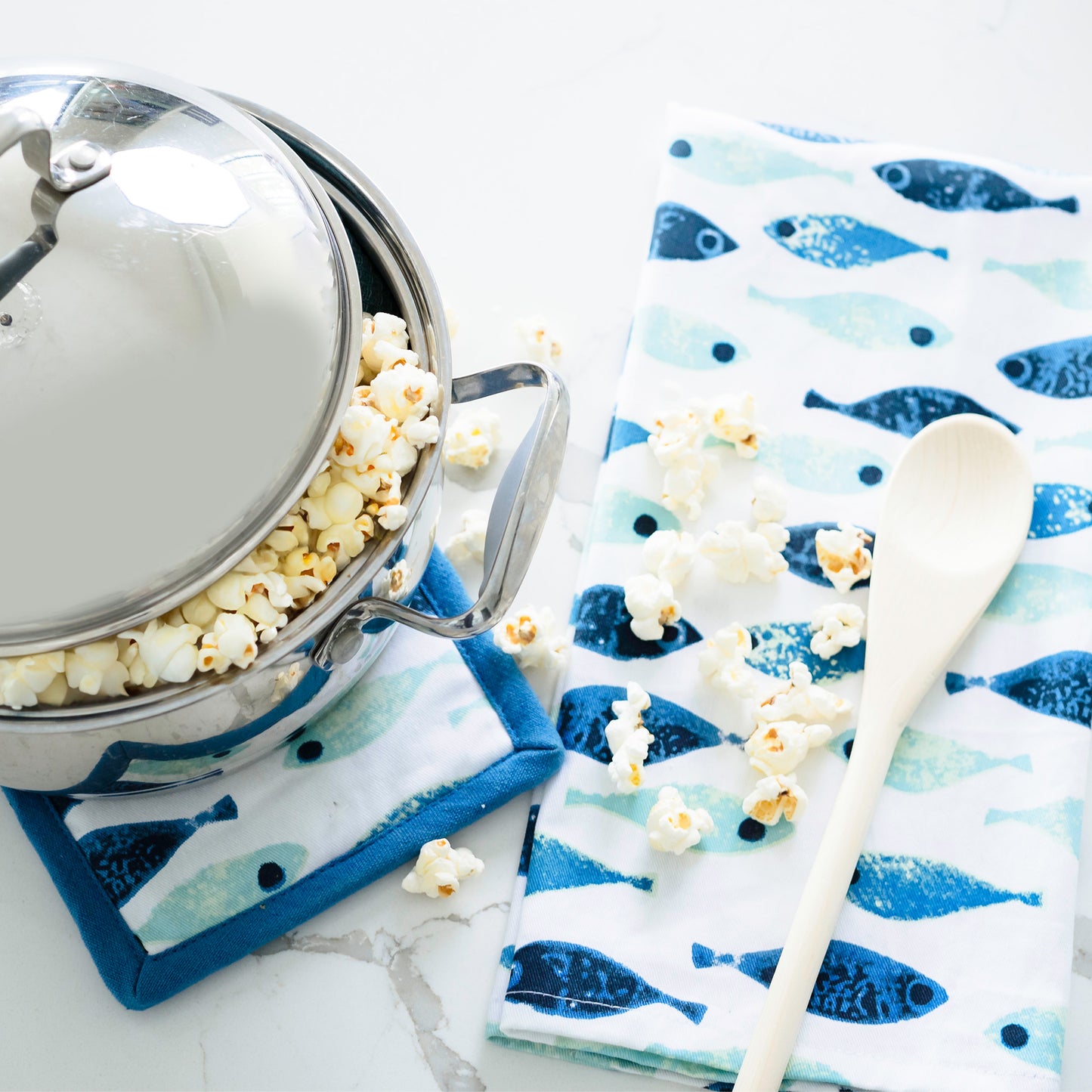 3 Piece Blue Fish Kitchen Tea Towel & Pot Holder Set