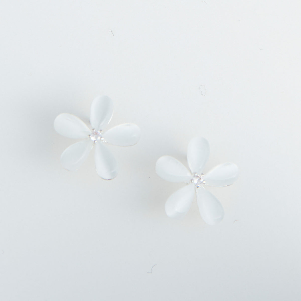 Ear Sense Silver White Cateye Flower Stud Earrings