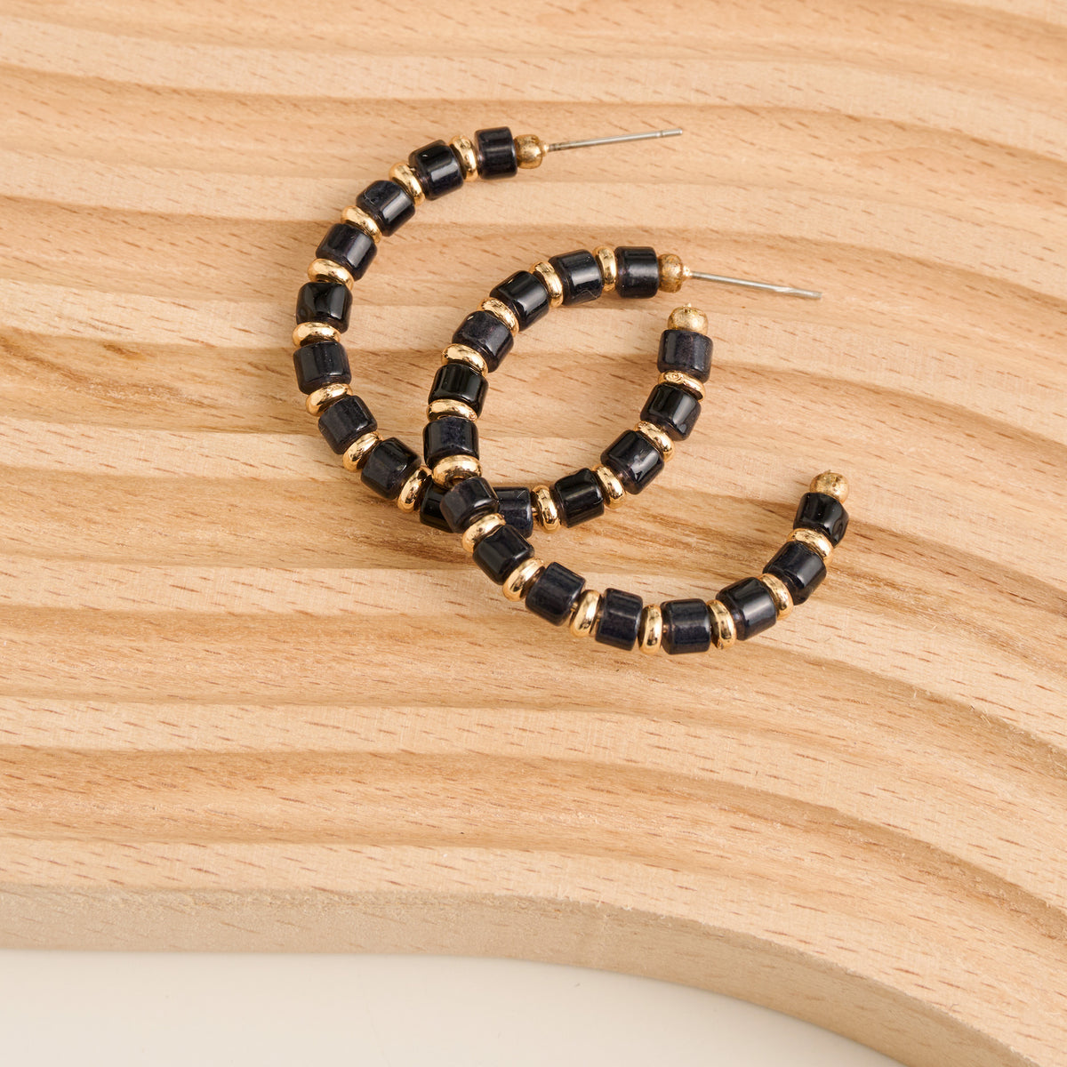 C-Hoop Earrings Nia Seed Bead Gold Disc Post