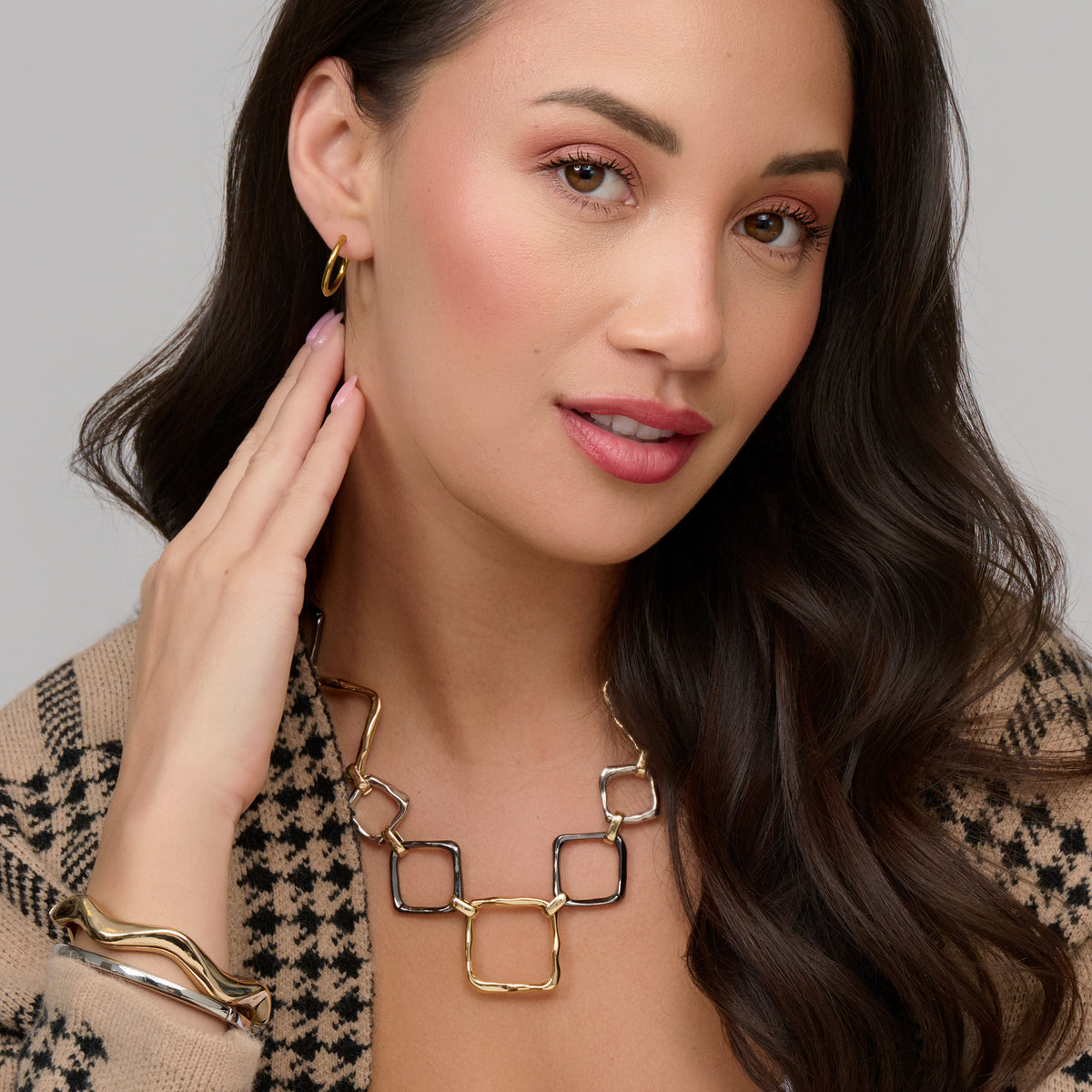 Collar Necklace 18" Two Tone Chunky Square Link Willa